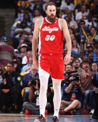 步行者队记：步行者将把开拓者29年次轮签＆31年次轮互换权送至灰熊