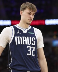 开云下载中心-弗拉格首发30分钟 17中7拿到17分8板6助2断3帽 出现4失误