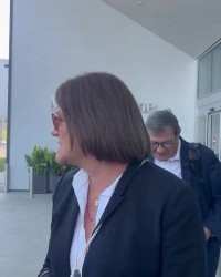 kaiyun正规平台-和儿子飞抵米兰城！母亲：加盟米兰一直是拉比奥特的首选